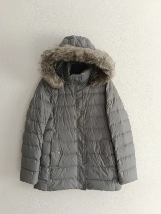 Plumífero Gris Tommy Hilfiger con Capucha