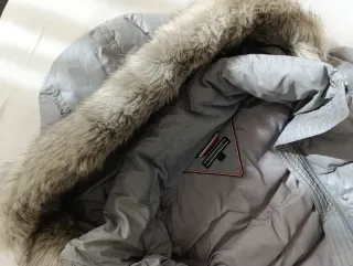 Plumífero Gris Tommy Hilfiger con Capucha