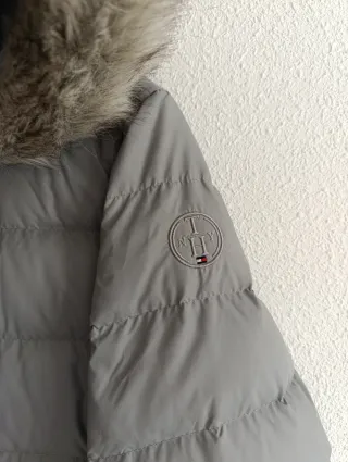 Plumífero Gris Tommy Hilfiger con Capucha