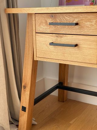 Escritorio  en madera maciza (Silla incluida)