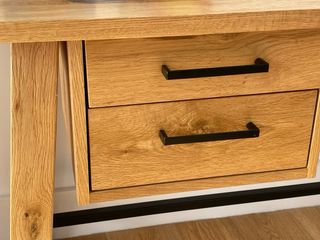 Escritorio  en madera maciza (Silla incluida)