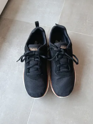 Zapatillas Skechers Talla 38 Negro.