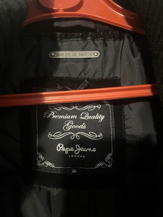 Abrigo plumífero Pepe Jeans negro