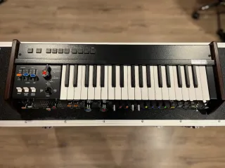Korg 700SM Sintetizador + Funda