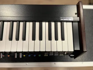 Korg 700SM Sintetizador + Funda