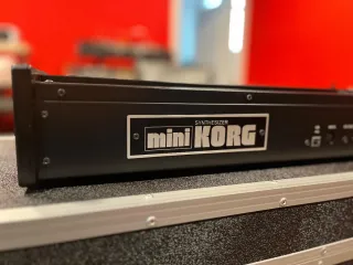 Korg 700SM Sintetizador + Funda