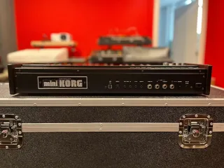 Korg 700SM Sintetizador + Funda