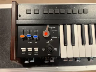 Korg 700SM Sintetizador + Funda