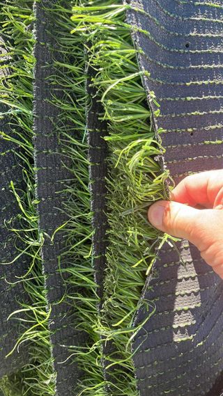 Césped artificial verde