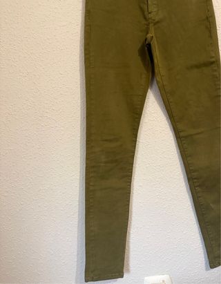 Pantalón pitillo verde Massimo Dutti( skinny fit)