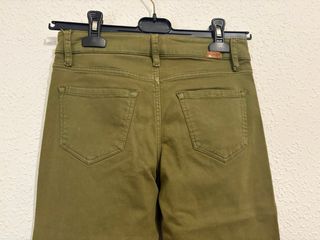 Pantalón pitillo verde Massimo Dutti( skinny fit)
