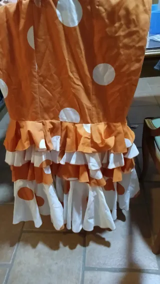 Disfraz naranja lunares volantes