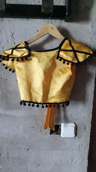 Disfraz naranja lunares volantes