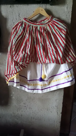 Disfraz naranja lunares volantes