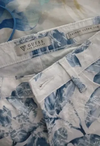 Pantaloni Guess fantasia floreale