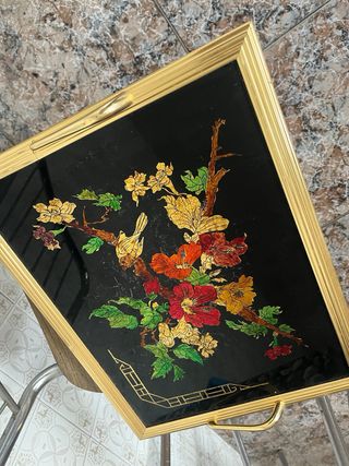 Bandeja decorativa con pájaros y flores