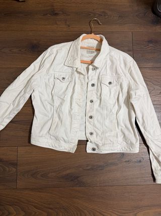 Chaqueta vaquera blanca Bershka Talla XL