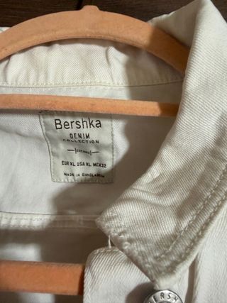 Chaqueta vaquera blanca Bershka Talla XL