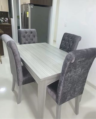 Mesa y 4 Sillas Comedor Tapizadas