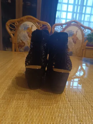 Botines Alma en Pena Negros Tachuelas