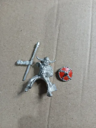 Figuras metal Warhammer bárbaro