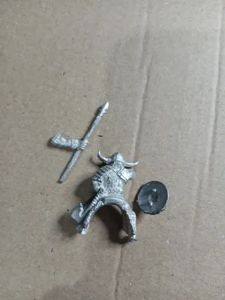 Figuras metal Warhammer bárbaro