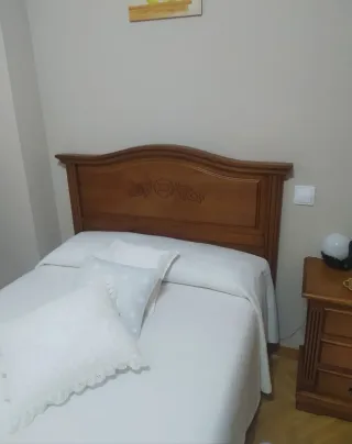 Mesita de noche madera maciza