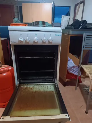 Cocina de gas Aspes con 4 fuegos y horno
