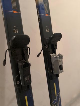 ESQUÍS ROSSIGNOL 193 + FIJACIONES solo 75 €