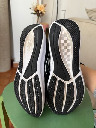 Zapatillas Nike Negras y Blancas