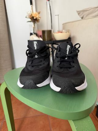 Zapatillas Nike Negras y Blancas