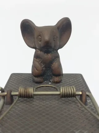 Grazioso fermacarte trappola per topi