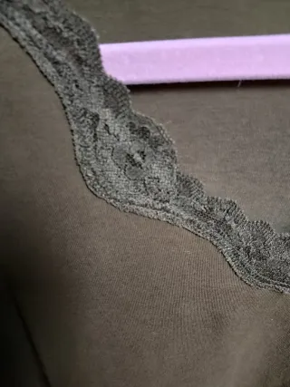 Camiseta Bonita verde militar manga larga.