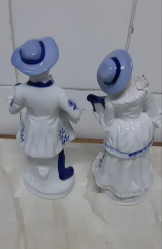 Pareja figuras porcelana música