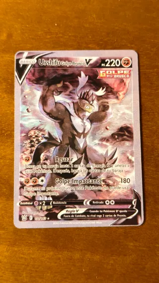 Carta Pokémon Urshifu Golpe Brusco V 220 PS