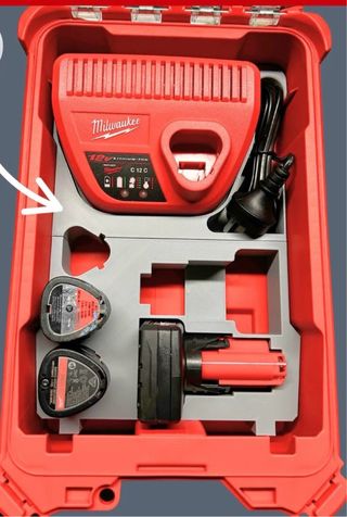 Inserto Milwaukee M12 para 5 baterías y cargador