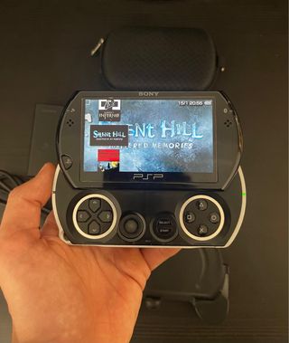 PSP GO Negra + Cargador Origi + Funda + Accesorios