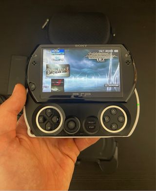 PSP GO Negra + Cargador Origi + Funda + Accesorios