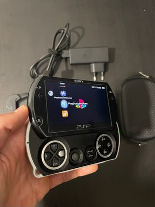 PSP GO Negra + Cargador Origi + Funda + Accesorios