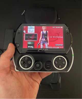 PSP GO Negra + Cargador Origi + Funda + Accesorios