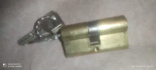 Cilindro de cerradura y llaves