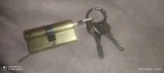 Cilindro de cerradura y llaves