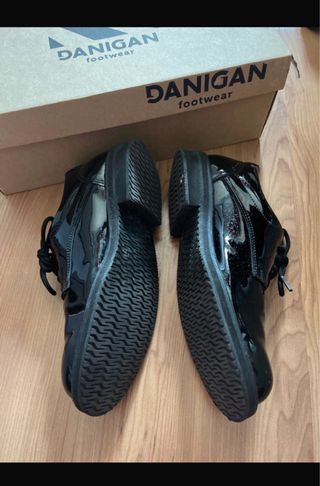 Zapatos charol negros casi nuevos