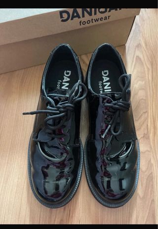 Zapatos charol negros casi nuevos