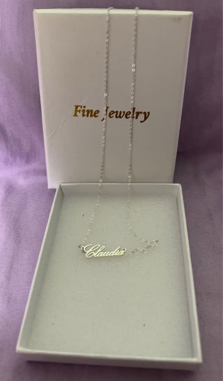 Cadena con nombre 'Claudia'