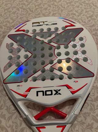 Pala de pádel Nox AT10 Genius 2023