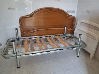 Letto matrimoniale con reti e lettino singolo