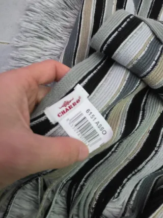 Sciarpa a righe multicolore con frange