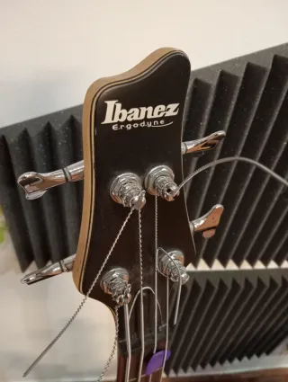 Bajo Eléctrico Ibanez EBD400 y funda