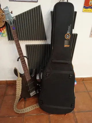 Bajo Eléctrico Ibanez EBD400 y funda
